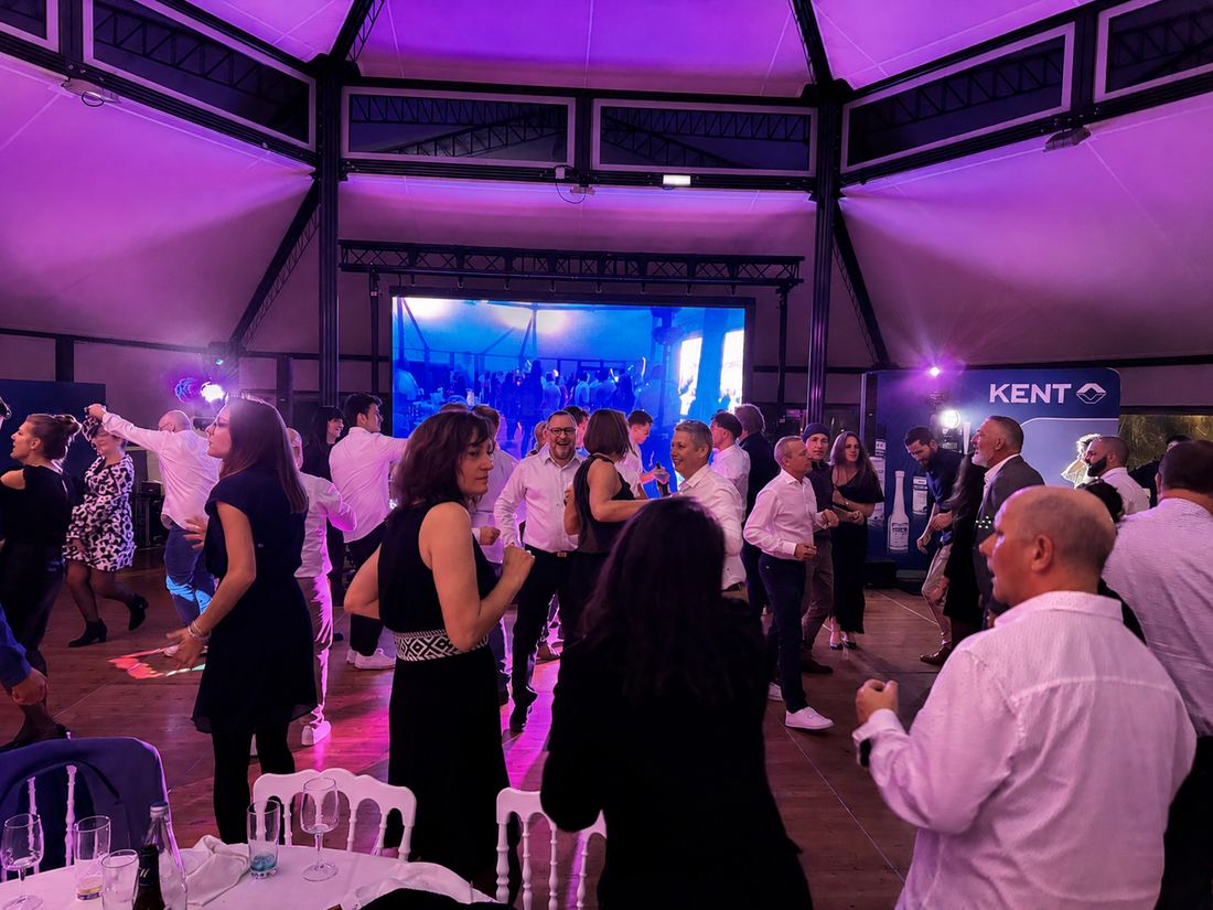 Piste de danse animée à L'Orangerie de Lesquin avec écran LED géant