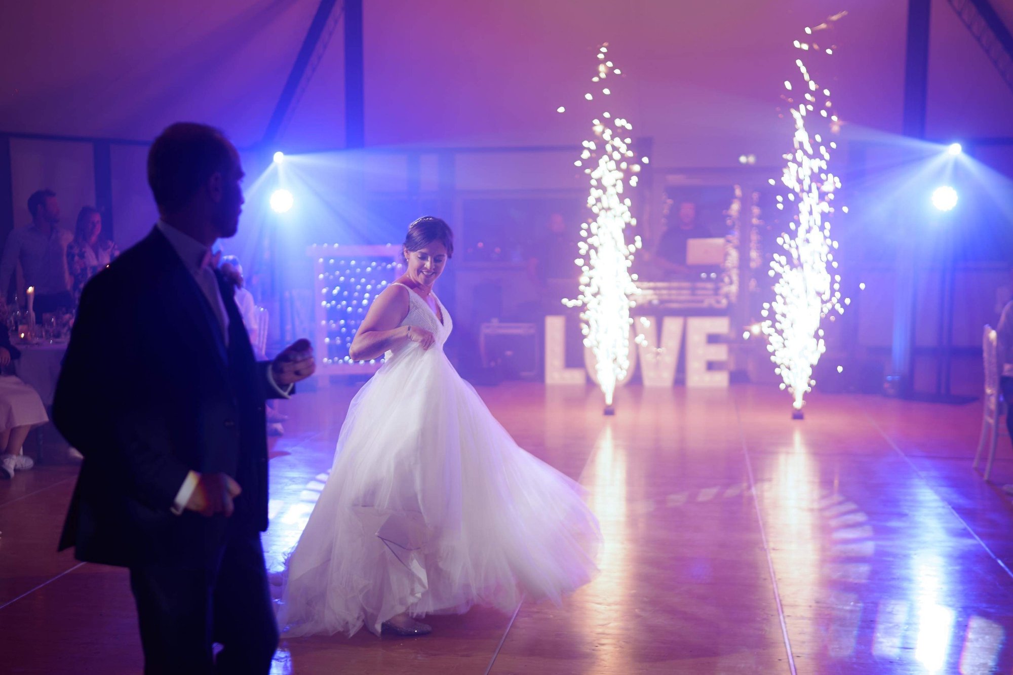 Mariée dansant lors de l'ouverture de bal, animation Nord Mariage